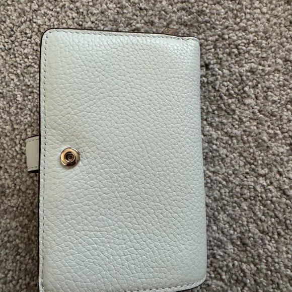 Kate Spade Medium Compact BiFold Pebbled Leather Hazy Morning - Picture 3 of 4